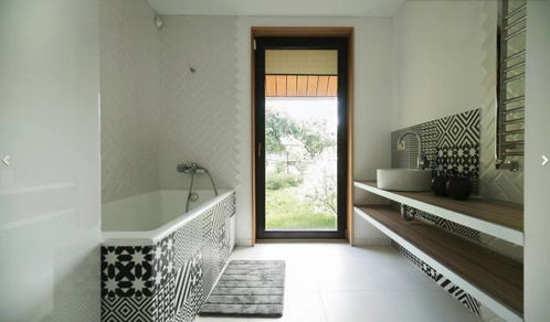 卫生间的瓷砖,居然可以铺的这么美